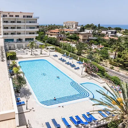 Hotel Hotiday Cefalù